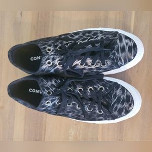 Converse Low Size 9